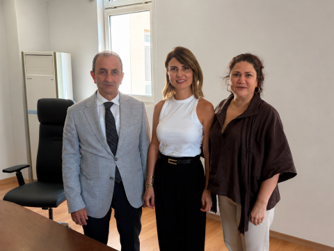 Kalite Koordinatörlüğümüzde görev yapan Sayın Tülin ÖZUĞUR'a emekleri ve özverili çalışmaları için Komisyonda yapılan toplantıda Rektör Yardımcımız ve Kalite Koordinatörümüz tarafından teşek