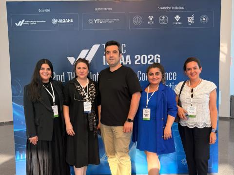 Marmara Üniversitesi Kalite Koordinatörlüğü yükseköğretimde kalite güvencesi alanındaki güncel yaklaşımların ve iyi uygulamaların paylaşıldığı THEQC 2026 Kongresi’ne katılım sağladı.